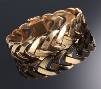 Viggo Pedersen. Articulated bracelet in openwork design of 14 kt. gold