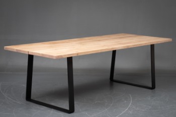 Premium Oak. Plank table model Exclusive. Invisible oiled Trapeze 300 cm.