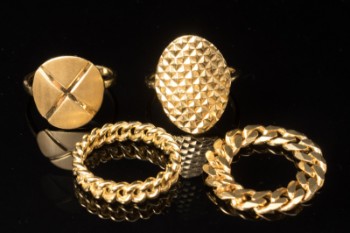 Four rings of gold-plated sterling silver. (4)