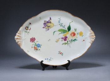 Royal Copenhagen. Præsenterfad af porcelæn, o. 1800-1820