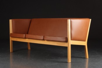 Hans J. Wegner. Tre-pers. sofa, model 285, cognacfarvet anilin læder