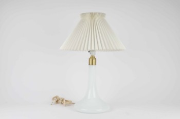 Poul Christiansen for Le Klint / Holmegaard: Table lamp of white opal glass, model 373