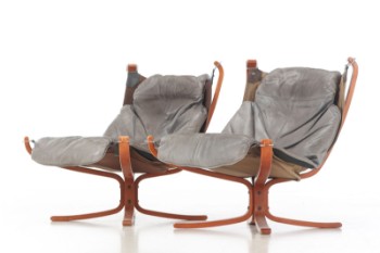 Sigurd Resell for Vatne Møbler. Et par lavryggede lænestole af bøgetræ / læder, model Falcon (2)