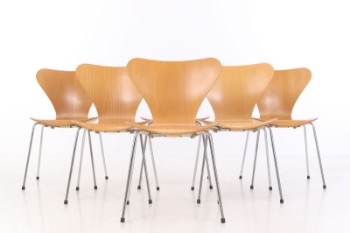 Arne Jacobsen. Seks Syveren stole, model 3107 (6)