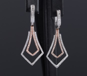 A pair of brilliant earrings in 14 kt. rose and white gold, 0.39 ct. (2)