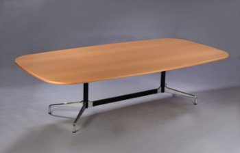 Charles & Ray Eames. Oval Segmented Table with maple table top, L. 275 cm.