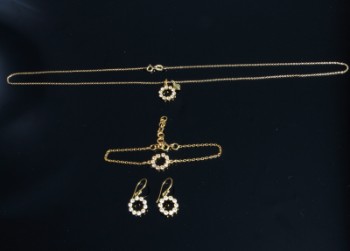 Jewelery set of gilded silver with c.z. (6)