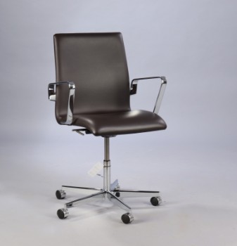 Arne Jacobsen. Oxford office chair, brown leather, 2018, certificate