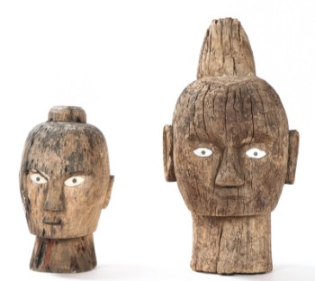 To Indoneiske Tau-Tau hoveder i udskåret hardwood. (2)