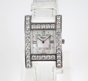 Chopard: Your Hour ladies watch in 18 kt. white gold with brilliants, a total of 2.99 ct.
