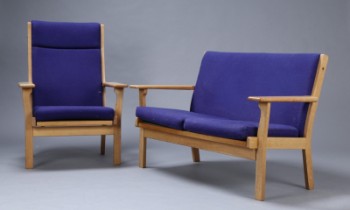 Hans J. Wegner. To-personers sofa og lænestol, model GE-181 (2)