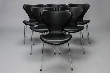 Arne Jacobsen. Seks 7er-stole -sort. Model 3107 (6)