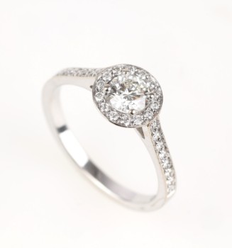 Dalby Diamonds: Brillantring af 14 kt. hvidguld, ca. 0.77 ct. (m. GIA cert.)