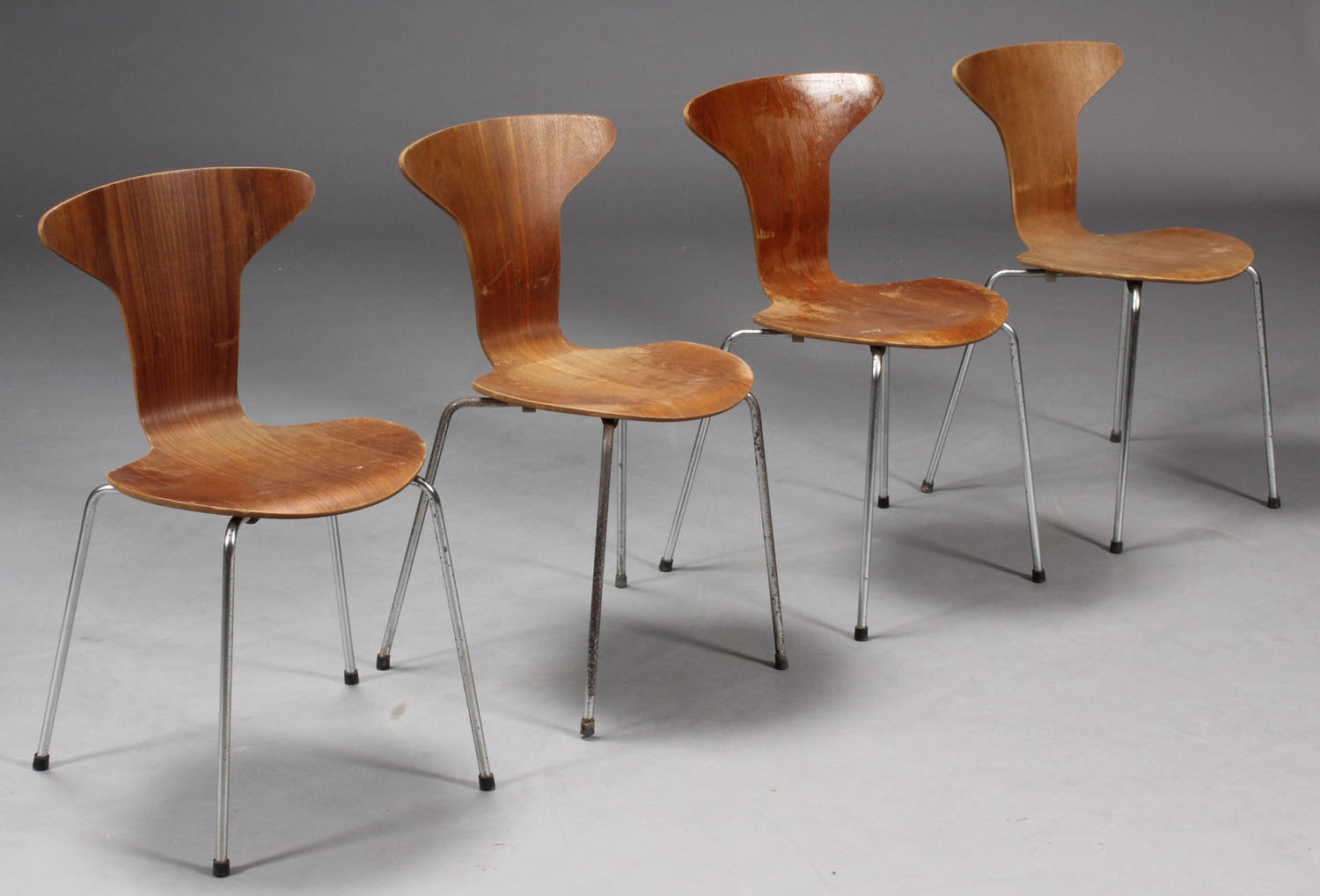 Arne Jacobsen. Myggen Munkegaards stole model 3105 4