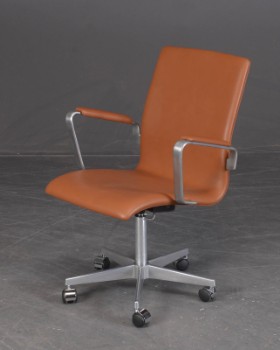 Arne Jacobsen. Oxford kontorstol, vintage anilin læder med højdejustering og vippefunktion