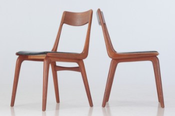Alfred Christensen for Slagelse Møbelværk. Et par spisestole af teaktræ, model 370 Boomerang (2)