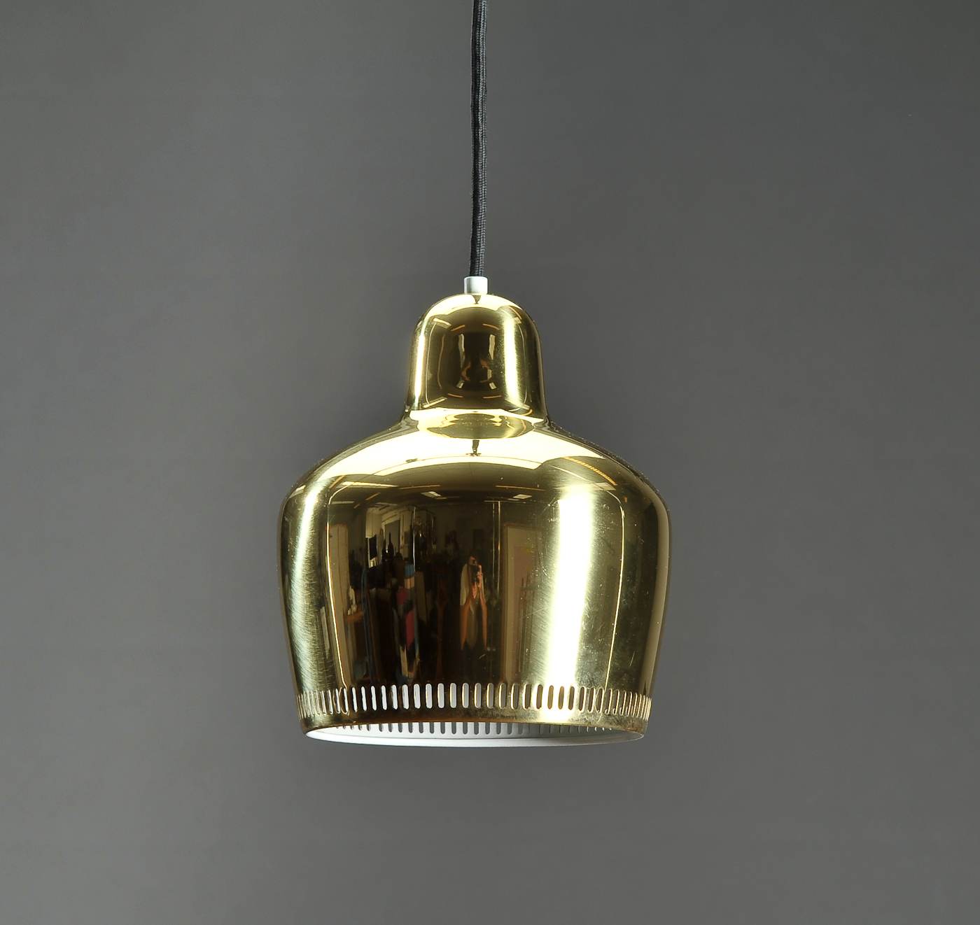 Alvar Aalto. Pendel af messing, model 330 Denne vare er til omsalg under nyt varenummer | Auktionshuset.com
