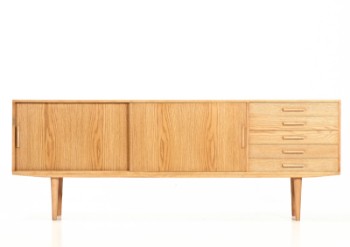 No. 8 Unknown furniture manufacturer. Low oak sideboard. L. 220