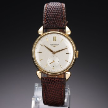 Longines. Vintage mens watch in 14 kt. gold with tear drop horn, approx. 1947