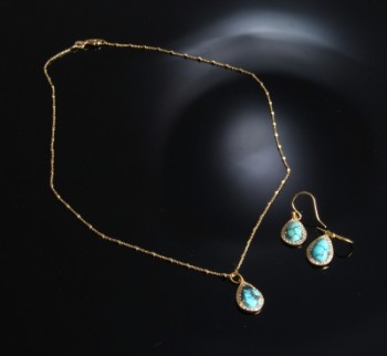 Jewelery set of gold-plated silver with turquoise: Earrings and necklace