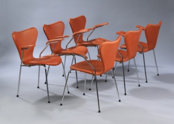 Arne Jacobsen. Et sæt på seks armstole Syveren, model 3207, Cognacfarvet anilinlæder. (6)