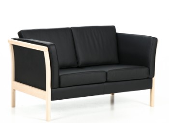 Stouby Furniture. To-personers sofa, model Stockholm, sort læder