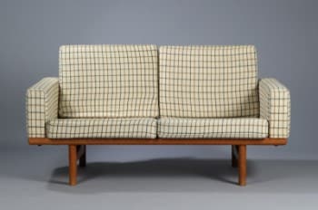 Hans J. Wegner. To-pers. sofa af egetræ, model 236/2