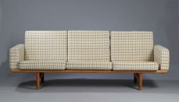 Hans J. Wegner. Tre-pers. sofa af egetræ, model 236/3