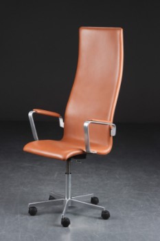Arne Jacobsen. Oxford. Højrygget kontorstol, cognacfarvet anilin læder med højdejustering og vippefunktion