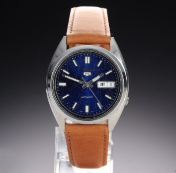 Seiko 5 Day-Date Automatic. Mens watch in steel with blue dial, approx. The 2000s