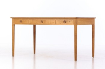 Hans J. Wegner for PP Møbler. Freestanding solid oak desk, model PP-305