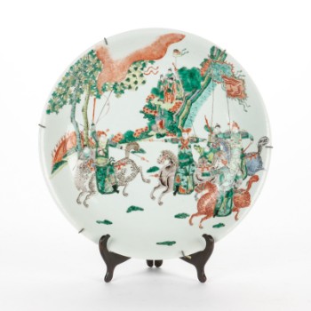 Stort kinesisk famille verte fad af porcelæn, mærket Chenghua, men 1800-tallet