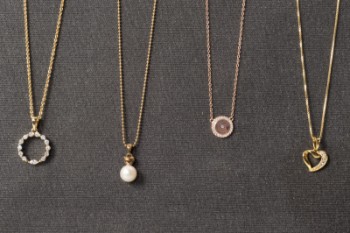 Four necklaces of gold-plated sterling silver (4)