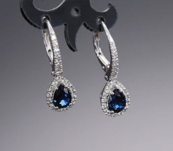 A pair of sapphire and diamond earrings in 18 kt. white gold (2)