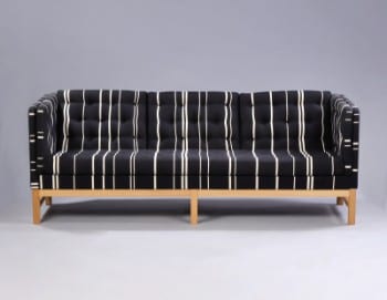 Erik Jørgensen. Fritstående tre-pers. sofa, model EJ- 315/3, egetræ
