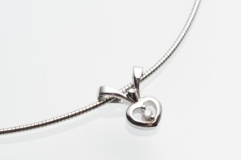 Pendant in 14 kt white gold with sterling silver chain (2)