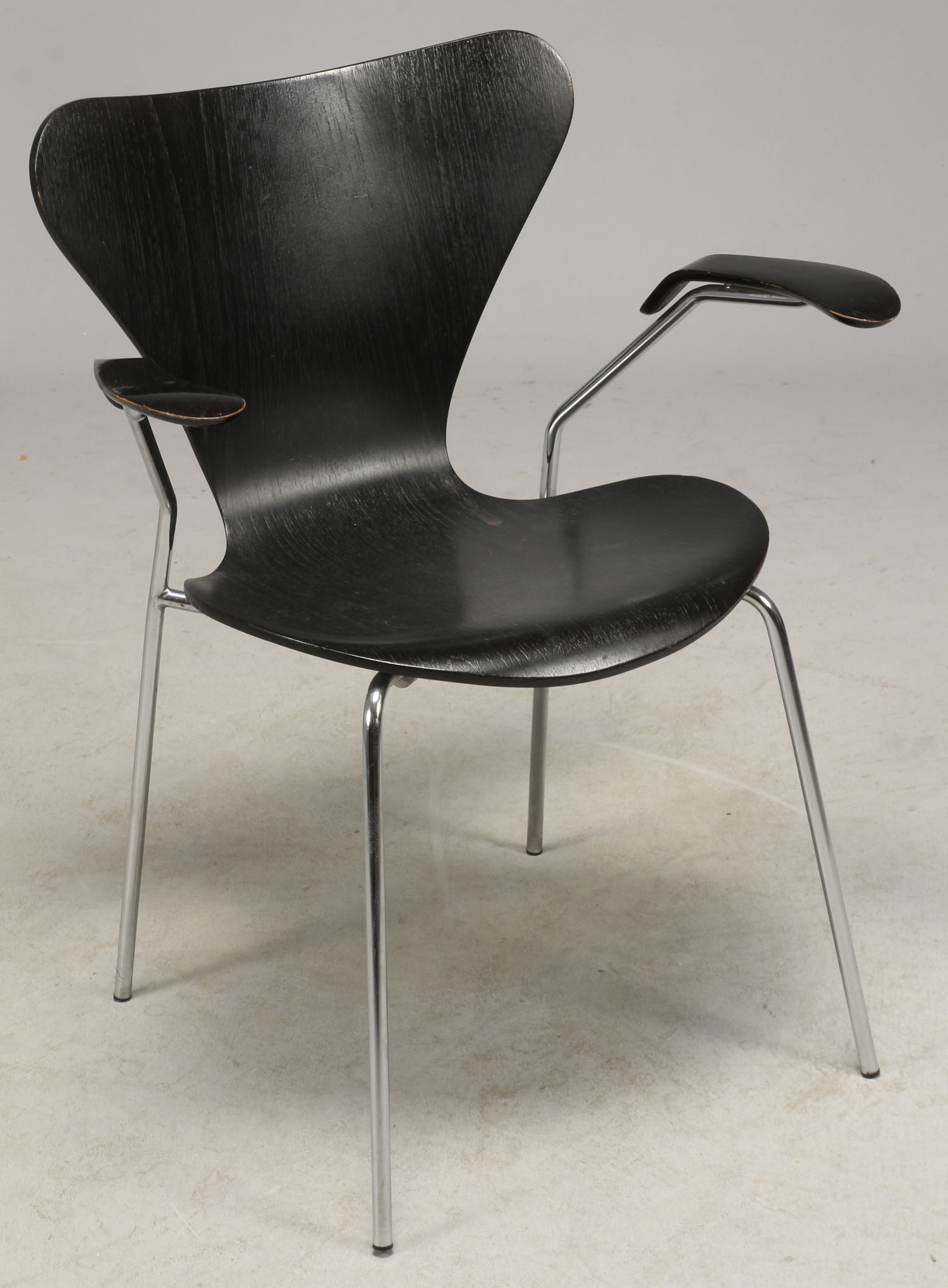 Arne Jacobsen. Syver stol med arml n model 3207 Auktionshuset