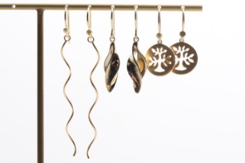 Three pairs of earrings in gold-plated sterling silver (6)