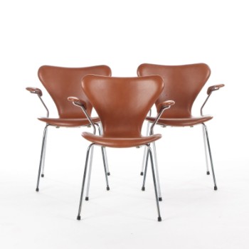 Arne Jacobsen. Tre armstole Syveren, model 3207 (3)
