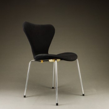 Arne Jacobsen. Syver stol model 3107, hallingdal