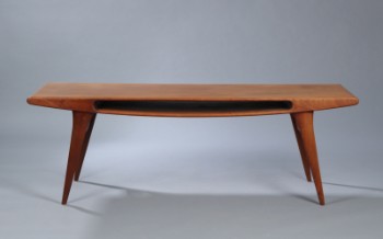 Dansk møbelarkitekt. Sofabord af teak fra 50/60erne