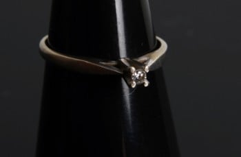 Solitaire ring of 14 kt. white gold, ring size 48