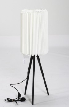 KS. Standerlampe / bordlampe, model peak, sortlaseret træ