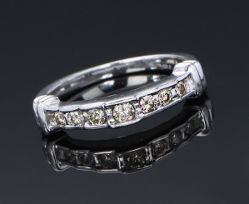 Diamond ring of 9 kt. white gold, a total of 0.25 ct