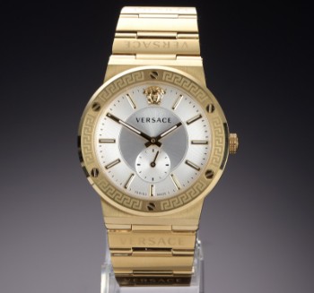 Versace Greca Logo 42mm. Mens watch in gold-plated steel with silver dial, approx. 2020