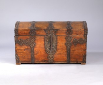 Baroque chest, 18th century