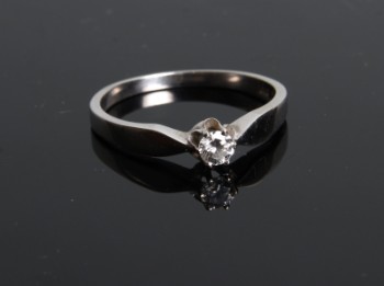 Solitaire ring of 14 kt. white gold, 0.18 ct., ring size 59