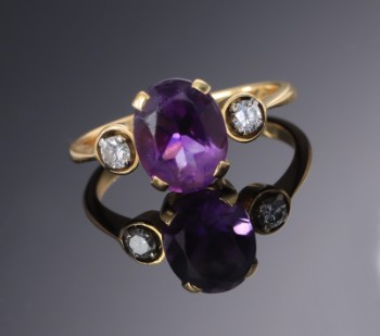 Retro amethyst and diamond ring of 18 kt. gold, year 1982