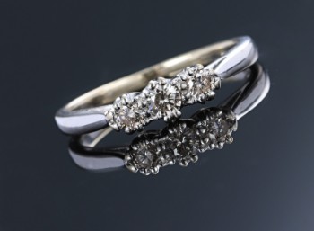 Diamond ring of 18 kt. white gold, total approx. 0.20 ct