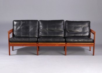 llum Wikkelsø. Trepers sofa in teak, model 20, black leather